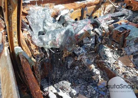 2014 Toyota Prius z USA, uszkodzony, nr VIN JTDKN3DUXE1773102